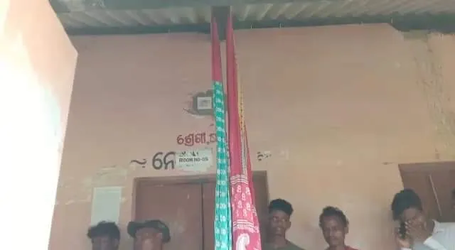  ସ୍କୁଲ ପରିସରରୁ ପ୍ରେମୀ ଯୁଗଳଙ୍କ ମୃତଦେହ ଉଦ୍ଧାର, ହତ୍ୟା ଅଭିଯୋଗ ଆଣିଲେ ପରିବା‌ର ଲୋକ