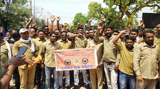 ଜିଲ୍ଲାପାଳ ଅଫିସ ଘେରିଲା ଡ୍ରାଇଭର ମହାସଂଘ