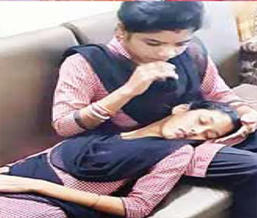 ଗରମରେ ଚେତା ହରାଇଲେ ଛାତ୍ରୀ