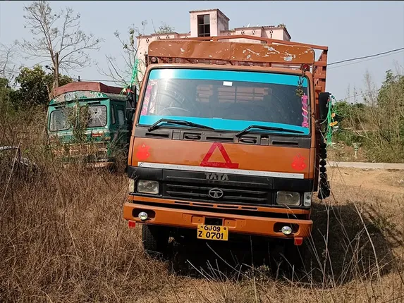 କଣ୍ଟେନର୍‌ ଚେସିସ୍‌ ତଳେ ଗଞ୍ଜେଇ ଚାଲାଣ: ଓଡ଼ିଶାରୁ ସୁରଟ ଲମ୍ବିଛି ଚେର