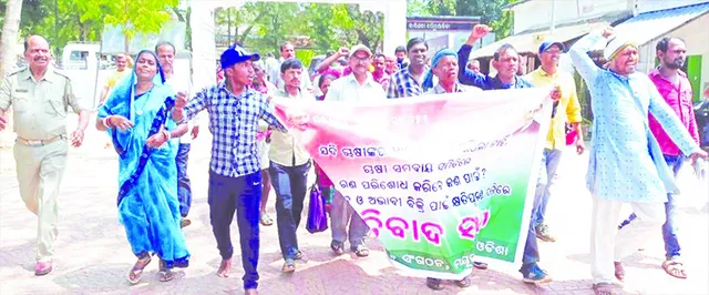 ଚା‌ଷୀଙ୍କ ଠାରୁ କିଣା ହେଲାନି ଧାନ: ତାତିଲା ନବନିର୍ମାଣ କୃଷକ ସଂଗଠନ