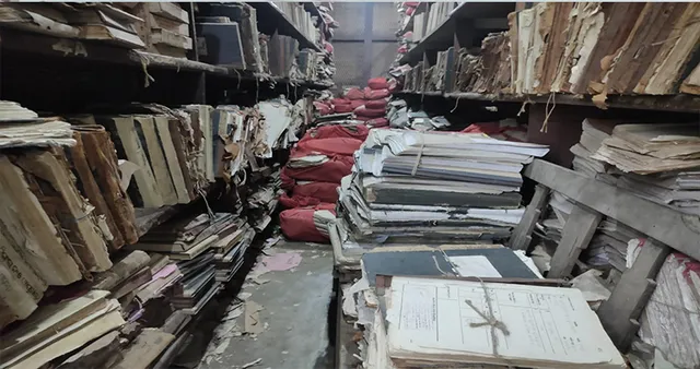 ଜିଲ୍ଲାପାଳଙ୍କ କାର୍ଯ୍ୟାଳୟର ରେକର୍ଡ ରୁମ୍‌ ଅବସ୍ଥା ଏମିତି...