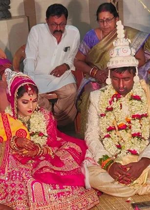 ସ୍ମିତା ସ୍ବାଗତିକାଙ୍କ ସହ ବିବାହ ବନ୍ଧନରେ ବାନ୍ଧିହେଲେ ଜିଲ୍ଲାପାଳ ଦିବ୍ୟଜ୍ୟୋତି