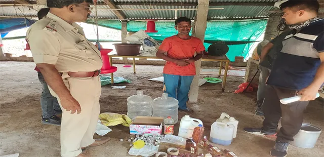 ନକଲି ମଦର ମାଷ୍ଟରମାଇଣ୍ଡ ପୁଲିସ୍ କନଷ୍ଟେବଳ