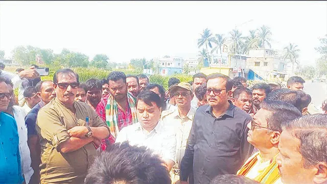 ପ୍ରଶାସନର ଦାୟିତ୍ବହୀନତାରୁ ଯୁବକଙ୍କ ଜୀବନ ଗଲା!