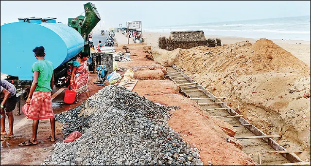 ସମୁଦ୍ରଠାରୁ ମାତ୍ର ୨୦ ଫୁଟ ଦୂରରେ କଂକ୍ରିଟ୍‌ ୱାଲ୍‌