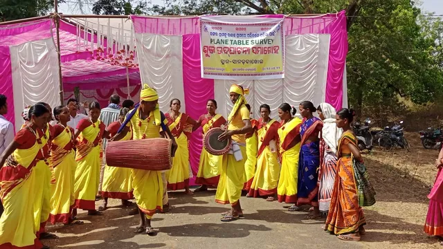 ଜଙ୍ଗଲ ଗାଁ ସାନ ଢବାଖୋଲକୁ ରାଜସ୍ୱ ଗ୍ରାମ ମାନ୍ୟତା; ଖୁସିରେ ନାଚିଲେ ଆଦିବାସୀ