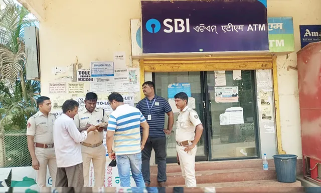 ରାଜ୍ୟରେ ପ୍ରଥମ: କାଉଣ୍ଟର୍‌ରୁ ଏଟିଏମ୍‌ ମେସିନ୍‌ ଟେକିନେଇ ୨୧ ଲକ୍ଷ ଲୁଟିଲେ