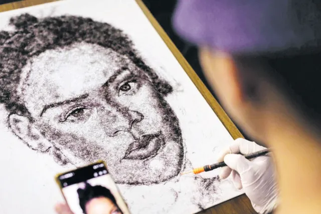 ନିଜ କେଶରେ ଚିତ୍ର : ଚିନ୍ତା ଓ ଅବସାଦରୁ ମୁକ୍ତି  ପାଇଁ ଅଭିନବ କଳା