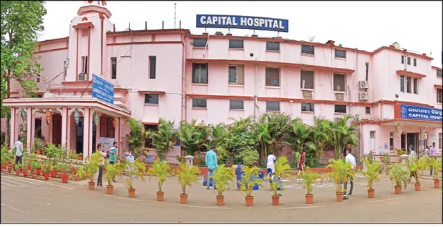 କ୍ୟାପିଟାଲ ହସ୍ପିଟାଲ ବାରଣ୍ଡାରେ ପ୍ରସବ କଲେ ମହିଳା