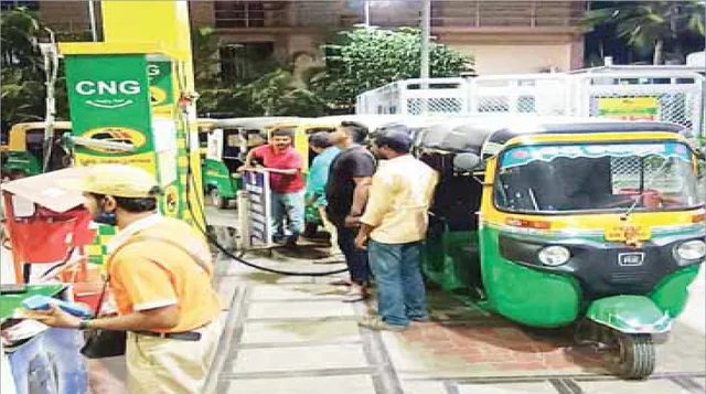 କଟକରେ ସିଏନ୍‌ଜି ସଙ୍କଟ: ଇନ୍ଧନ ପାଇଁ ଲମ୍ବା ଲାଇନ୍‌, ରୋଜଗାର ହରାଇଲେଣି ଅଟୋ ଚାଳକ