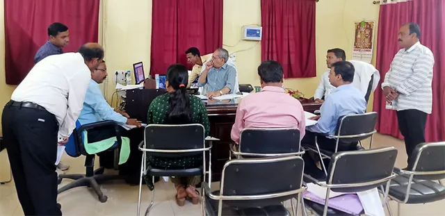 ରାଜସ୍ୱ ପରିଷଦ ସଭ୍ୟଙ୍କ ପଟ୍ଟାଙ୍ଗି ତହସିଲ ଗସ୍ତ: ବିଭିନ୍ନ କାର୍ଯ୍ୟର ସମୀକ୍ଷା