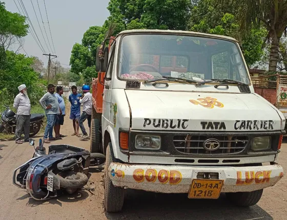 ଚୋରା ବାଲି ବୋଝେଇ ଟ୍ରକ ଧକ୍କା, ଅବସରପ୍ରାପ୍ତ ସୈନିକ ଗୁରୁତର
