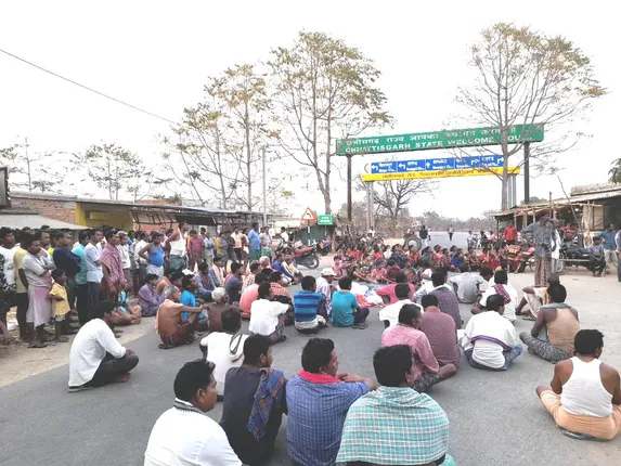 ସୀମାନ୍ତ ଗାଁରେ ଯୁବକଙ୍କୁ ହତ୍ୟା, ଅଭିଯୁକ୍ତଙ୍କୁ ଗିରଫ ଦାବିରେ ରାସ୍ତାରୋକ