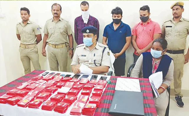 ମୋବାଇଲ୍‌ ସିମ୍‌ ଜାଲିଆତି କରି ୩ ଗିରଫ: ୧୯୮୨ ସିମ୍‌, ଲାପଟପ୍‌ ଓ ମୋବାଇଲ୍‌ ଜବତ