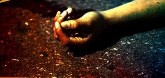 ପତ୍ନୀକୁ ପ୍ରେମିକ ସହ ଅସଂଯତ ଅବସ୍ଥାରେ ଦେଖିବା ପରେ କୁରାଢ଼ୀରେ ପ୍ରେମିକକୁ ହାଣି ହତ୍ୟା କଲା ସ୍ୱାମୀ