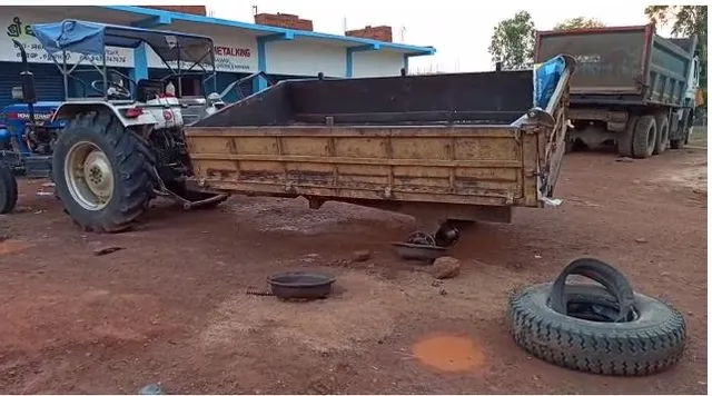 ଟ୍ରାକ୍ଟର ଚକା ଫାଟିଲା; ଚାଳକଙ୍କ ମୃତ୍ୟୁ, ମାଲିକ ଗୁରୁତର