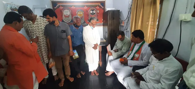 କେନ୍ଦ୍ରୀୟ ଯୋଜନାର ସମୀକ୍ଷା: ଜିଲ୍ଲା ପ୍ରଶାସନ ଓ ଲୋକ ପ୍ରତିନିଧି ଅସହଯୋଗ କରିଥିବା ନେଇ ଅଭିଯୋଗ ଆଣିଲେ କେନ୍ଦ୍ରମନ୍ତ୍ରୀ 