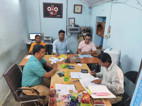 ଖାଇବା ତେଲ କଳାବଜାରୀ, ହୋଲସେଲର ଦୋକାନରେ ଚଢ଼ଉ କଲା ପ୍ରଶାସନ