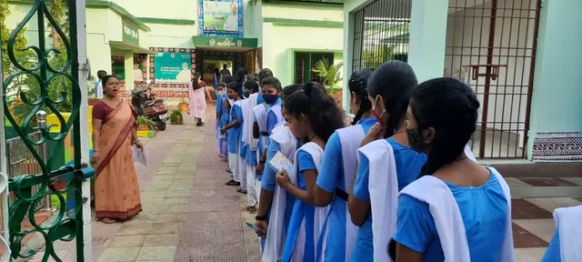 ମାଟ୍ରିକ୍‌ ପରୀକ୍ଷାର୍ଥୀ ଅନୁପସ୍ଥିତ ପ୍ରସଙ୍ଗ: ପଢ଼ିବା ସମୟରେ ଛାତ୍ରୀଙ୍କ ବିବାହକୁ ସ୍ବୀକାର କଲେ