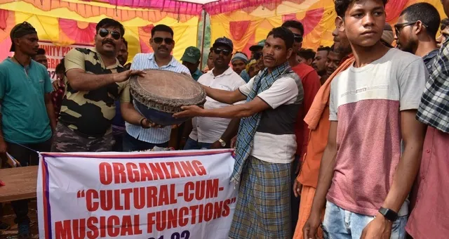 ସ୍ବାଭିମାନ ଅଞ୍ଚଳର ସାର୍କୁବନ୍ଧ ଗ୍ରାମରେ ପୁଲିସର ଜନସମ୍ପର୍କ ଶିବିର