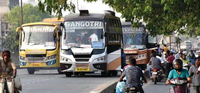 ଟ୍ରାଫିକ୍ ପୁଲିସ ନିଷ୍କ୍ରିୟ, ବେହାଲ୍‌ ଓଏମ୍‌ପି ଛକ