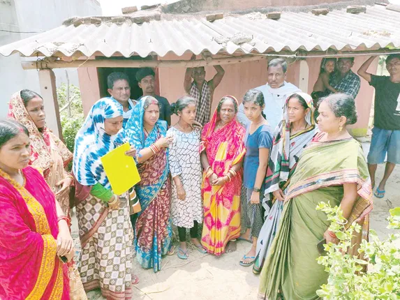 ଦୁର୍ଘଟଣାରେ ଆଖି ବୁଜିଥିଲେ ବାପା, ମା’ଙ୍କୁ ଛଡ଼ାଇ ନେଲା କର୍କଟ, ଦାଦାଙ୍କ ପାଖରେ ରହିବେ ଦୁଇ ଅନାଥ ଭଉଣୀ