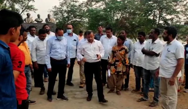 ମୁଖ୍ୟ ଶାସନ ସଚିବଙ୍କ ମୋଟୁ ଗସ୍ତ: ସ୍ବାଭିମାନ ଅଞ୍ଚଳରେ ଅଧିବାସୀଙ୍କ ଅଭିଯୋଗ ଶୁଣିଲେ