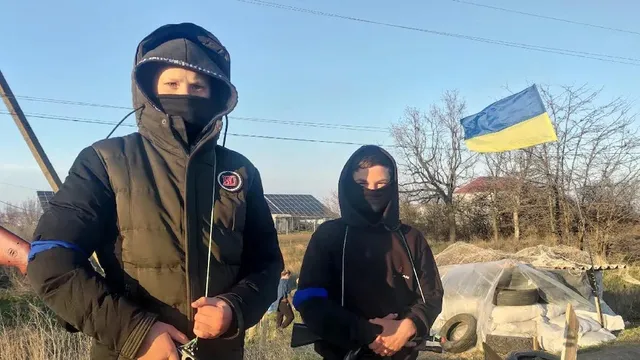 ରୁଷ-ୟୁକ୍ରେନ୍‌ ଯୁଦ୍ଧ;  ଖେଳିବା ବୟସରେ ଦେଶକୁ ସୁରକ୍ଷା ଦେଉଛନ୍ତି ୟୁକ୍ରେନ୍‌ର କୁନି ପିଲା