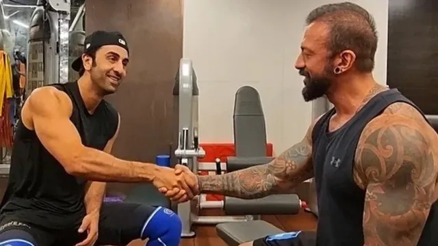 ଦେଢ଼ ବର୍ଷ ହେଲା ରୁଟି ଖାଇନାହାନ୍ତି ରଣବୀର; ସକାଳ ଜଳଖିଆରୁ ନେଇ ମଧ୍ୟାହ୍ନରେ କ’ଣ ଭୋଜନ କରନ୍ତି ଏହି ଫିଟ୍‌ନେସ୍‌ କିଙ୍ଗ୍‌?