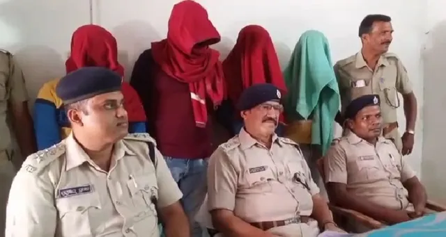 ତିନି ଲୁଟେରା ସହ ଜଣେ ରିସିଭରଙ୍କୁ ଗିରଫ କରିଲା ଗ୍ରାମାଞ୍ଚଳ ପୁଲିସ