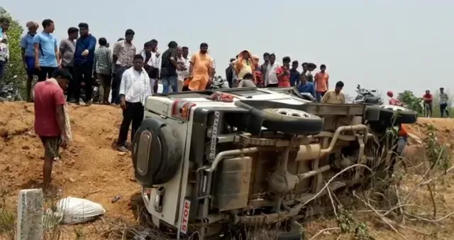 ଭାରସାମ୍ୟ ହରାଇ ଓଲଟିଲା ବଲେରୋ: ୮ ଆହତ