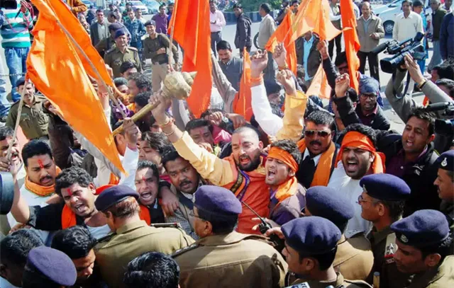 ବିଏଚ୍‌ପି, ବଜରଙ୍ଗ ଦଳ ବିରୋଧରେ ମାମଲା: ଧାର୍ମିକ ଶୋଭାଯାତ୍ରାରେ ମାରଣାସ୍ତ୍ର ପ୍ରସଙ୍ଗ ଉଠାଇଲେ ଅୱେସି