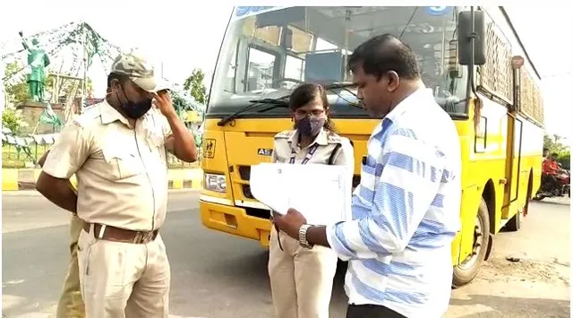 ସ୍କୁଲ ବସର ଜୋରଦାର ଚେକିଂ, ୭ଟି ବସରୁ ଫାଇନ ଆଦାୟ