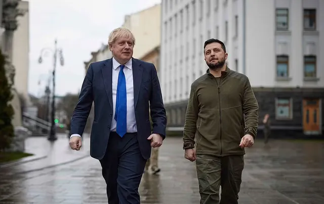 ଦେଖନ୍ତୁ ଭିଡିଓ: ରାଷ୍ଟ୍ରପତି ଜେଲେନ୍‌ସ୍କିଙ୍କ ସହ କିବ୍‌ ରାସ୍ତାରେ ଚାଲିଲେ ବ୍ରିଟିସ୍‌ ପ୍ରଧାନମନ୍ତ୍ରୀ, ପ୍ରଶଂସିତ ହେଲେ