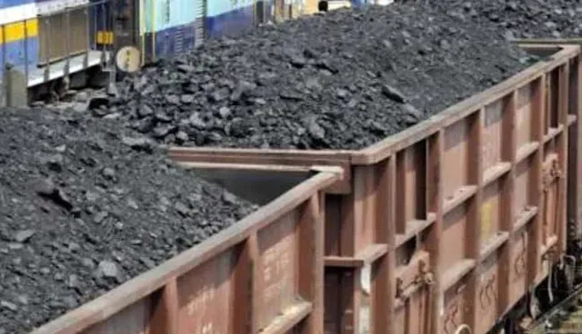 ରେଳ ଇଂଜିନରୁ ଅଲଗା ହୋଇଗଲା ୪ କୋଇଲା ବୋଝେଇ ବଗି