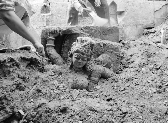 ଶୁକଶାରୀ ମନ୍ଦିର ପାର୍ଶ୍ୱ ଖନନ ବେଳେ ଆବିଷ୍କୃତ ମନ୍ଦିରର ଗର୍ଭଗୃହରୁ ମିଳିଲା ଦେବୀଙ୍କ ମୂର୍ତ୍ତି