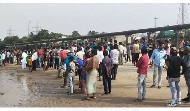 ମହାନଦୀରେ ୩ ଯୁବକ ବୁଡ଼ିବା ଘଟଣା: ଉଦ୍ଧାର ଯୁବକଙ୍କ ଚିକିତ୍ସାଧୀନ ଅବସ୍ଥାରେ ମୃତ୍ୟୁ, ୨ ନିଖୋଜ