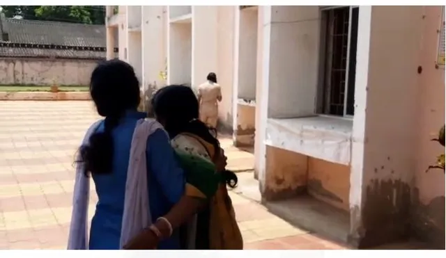 ସହିପାରିଲେନି କନେଷ୍ଟବଳ ସ୍ବାମୀଙ୍କ ନିର୍ଯାତନା, ଜିଲ୍ଲାପାଳଙ୍କ କାର୍ଯ୍ୟାଳୟ ସାମ୍ନାରେ ଆତ୍ମହତ୍ୟା ଉଦ୍ୟମ କଲେ ମହିଳା