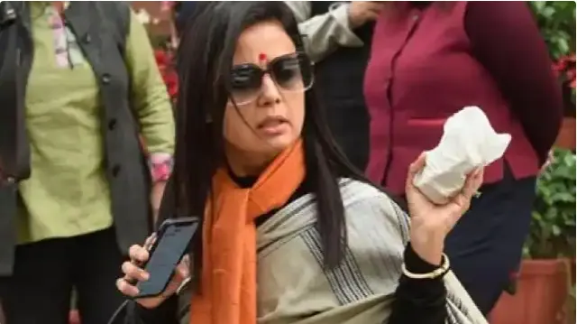 ଟ୍ରାଉଜର କିଣିବାରୁ ମହିଳା ସାଂସଦଙ୍କୁ ମାଗିଲେ ମୋବାଇଲ ନମ୍ବର, ଖପ୍ପା ହେଲେ ମହୁଆ