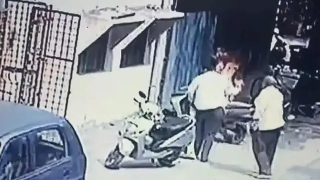 ଠିକ୍‌ ରୂପେ ବ୍ୟବସାୟ ଚଳାଇ ନ ପାରିବାରୁ ପୁଅ ଦେହରେ ନିଆଁ ଲଗାଇ ଦେଲେ ବାପା