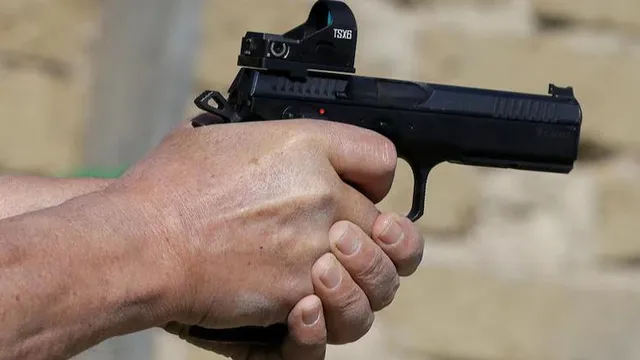 ପୁଣି ଗର୍ଜିଲା ଗୁଳି: ବ୍ୟବସାୟୀଙ୍କ ଠାରୁ ୬ ଲକ୍ଷ ଟଙ୍କା ଲୁଟିଲେ ଦୁର୍ବୃତ୍ତ