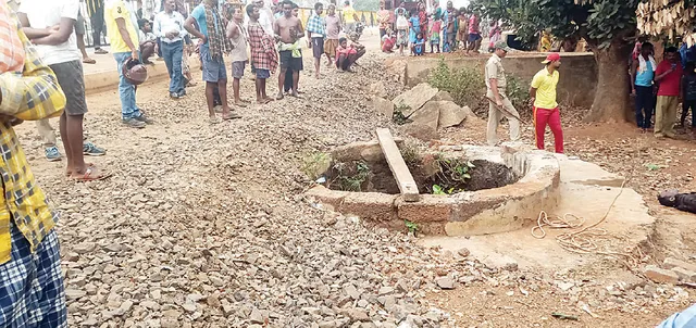 ରାସ୍ତା ମଝିରେ କୂଅ, ଜଣକ ଜୀବନ ଗଲା