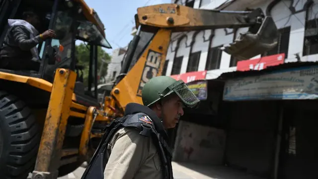 ଜାହାଙ୍ଗୀରପୁରୀ ଜବରଦଖଲ ଉଚ୍ଛେଦ ଉପରେ ରହିତାଦେଶ ଜାରି କଲେ ସୁପ୍ରିମ୍‌ କୋର୍ଟ; ୨ ସପ୍ତାହ ମଧ୍ୟରେ ଶୁଣାଣି