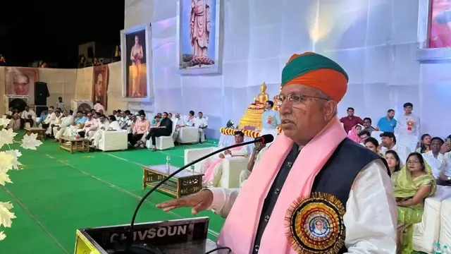 ମଞ୍ଚରେ ଭାଷଣ ଦେବା ବେ‌ଳେ ଖସିପଡ଼ିଲା ବିରାଟ ଲୁହାଖୁଣ୍ଟ; ଅଳ୍ପକେ ବର୍ତ୍ତିଗଲେ କେନ୍ଦ୍ରମନ୍ତ୍ରୀ