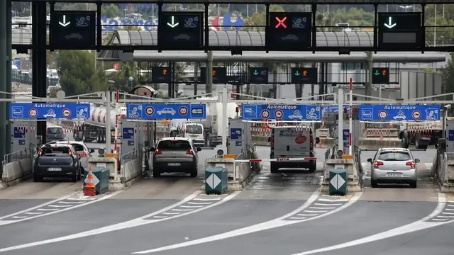 ଗୋଟିଏ ଟୋଲ ଗେଟ୍ ଦେଇ ବାରମ୍ବାର ଯାତାୟାତ କରୁଥିବାରୁ ଚାଳକଙ୍କ ଆକାଉଣ୍ଟରୁ କଟିଲା ୪୩ଲକ୍ଷ ଟଙ୍କା