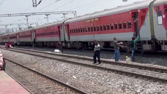 କୋଣାର୍କ ଏକ୍ସପ୍ରେସରେ ବୋମା ଆତଙ୍କ ! ବୋମା ନିରୋଧୀ ସ୍କ୍ୱାର୍ଡର ଯାଞ୍ଚ ପରେ ମିଳିଲାନି ବୋମା