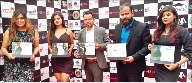 ସାଇନିଂ କ୍ୟାଲେଣ୍ଡର୍ ଉନ୍ମୋଚିତ