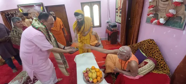 ଶଙ୍କରାଚାର୍ଯ୍ୟଙ୍କୁ ସାକ୍ଷାତ କଲେ ସୁବ୍ରମଣ୍ୟନ ସ୍ୱାମୀ: ଶ୍ରୀମନ୍ଦିର ପରିକ୍ରମା ପ୍ରକଳ୍ପ ବିବାଦ ସଂପର୍କରେ ଆଲୋଚନା