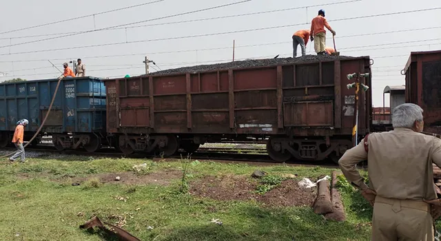 କୋଇଲା ବୋଝେଇ ମାଲଗାଡିରେ ନିଆଁ